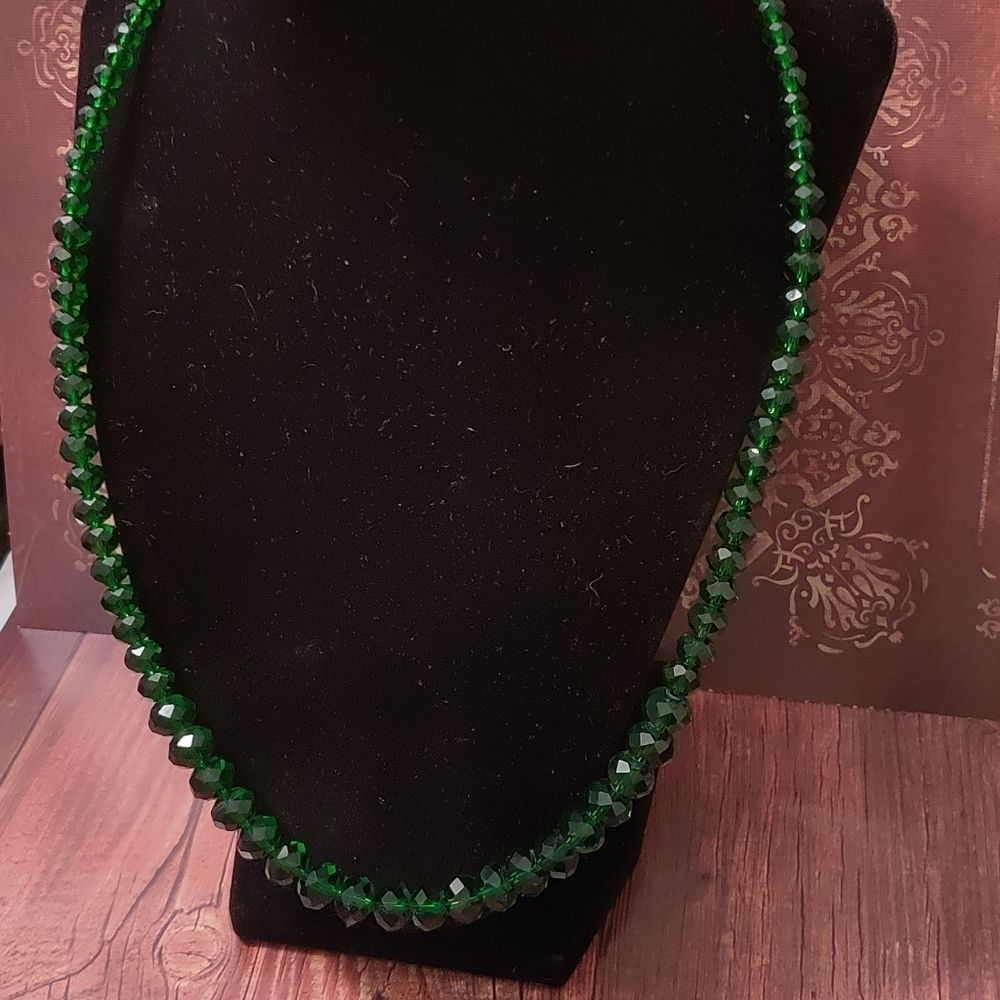 Rin's Unique Boutique - Emerald Glass Beaded Necklace